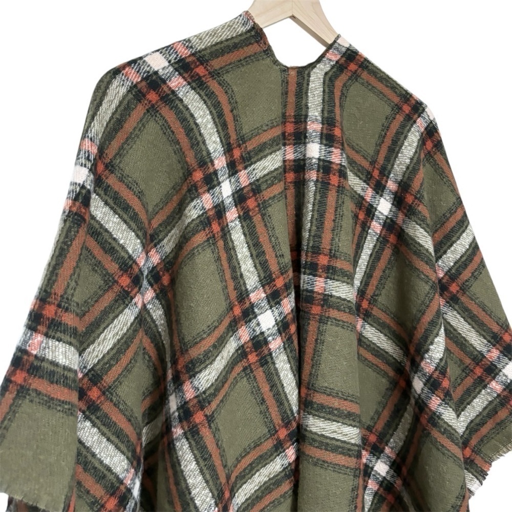 Women's Old Navy green plaid poncho blanket shawl one size - Picture 5 of 8